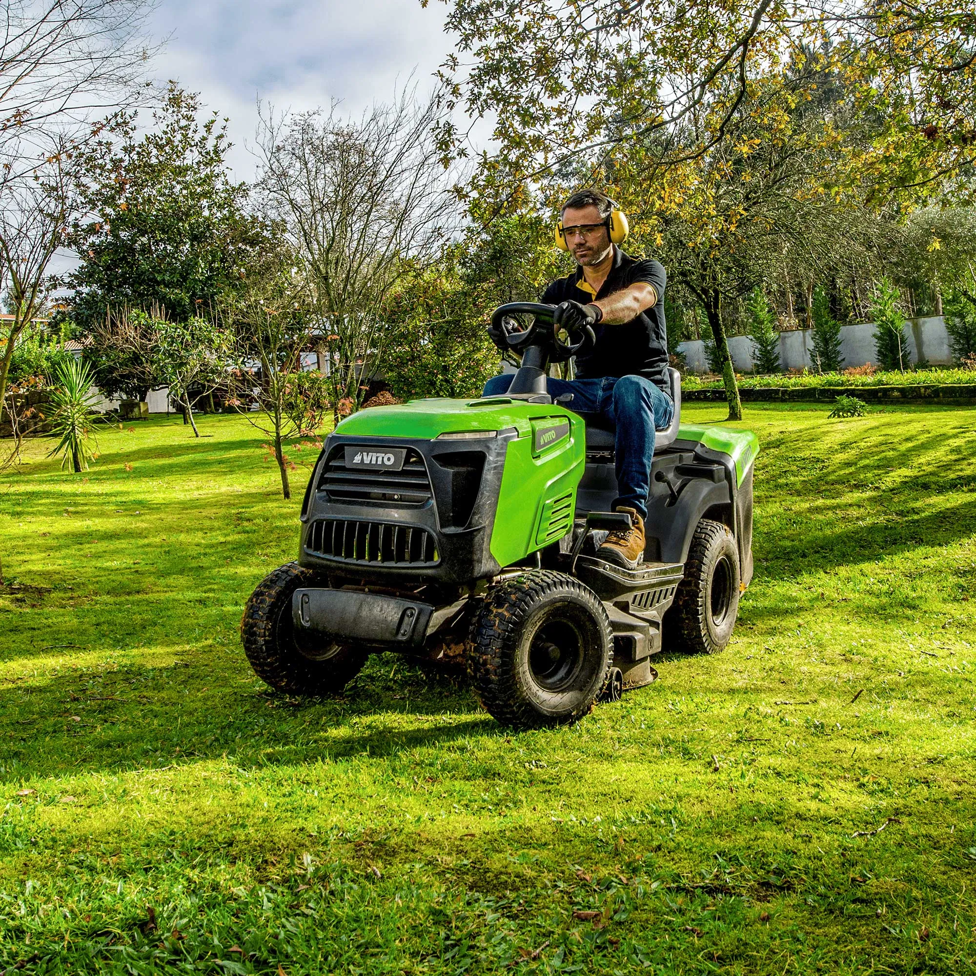 VITCRH86 | Hydrostatic Lawn Tractor 86 Cm | VITO